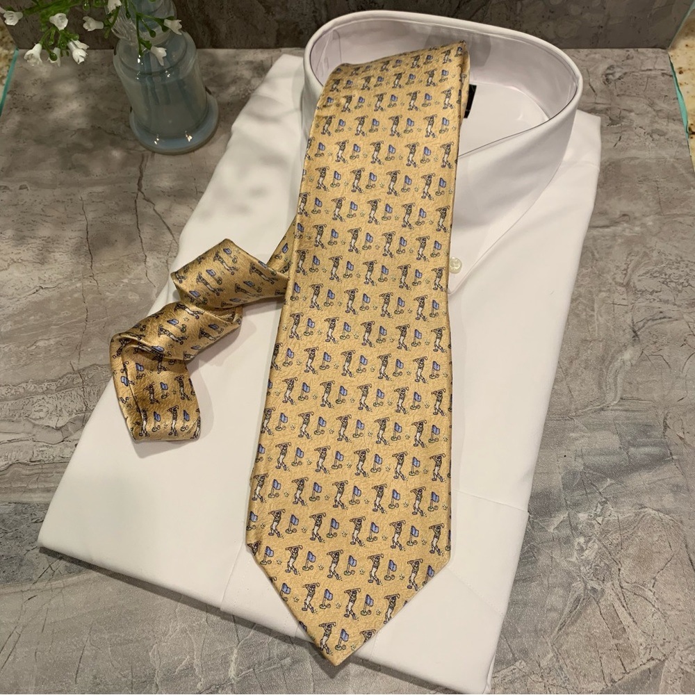 Pierre Cardin 100% silk tie for the golfer in the house!